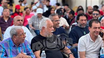 أشرف زكي يساند منتخب مصر أمام الأرجنتين من نادي المهن التمثيلية