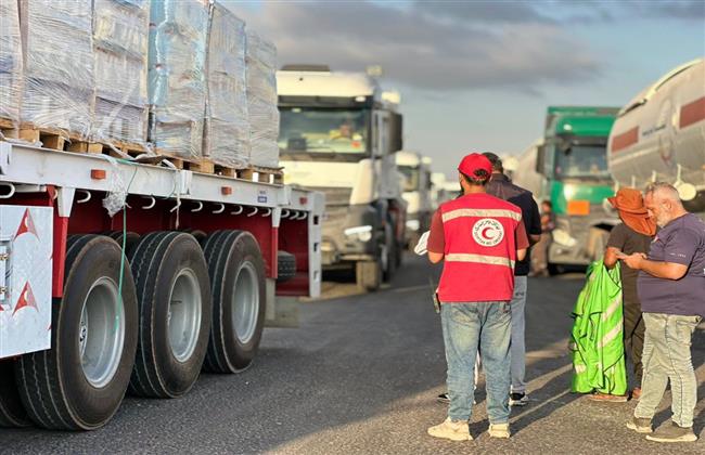 قوات الاحتلال تعرقل دخول المساعدات الإنسانية لقطاع غزة