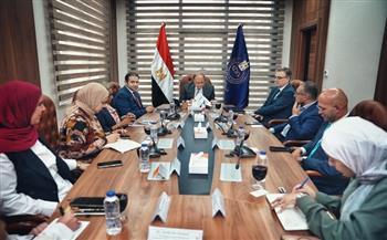 رئيس هيئة الدواء يبحث مع "سينكتيك" البولندية تعزيز الاستثمارات الدوائية وتوطين الصناعات المتقدمة في مصر