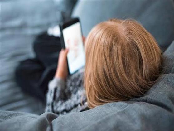 لجسم أكثر راحة.. عادات بسيطة تقلل أضرار الهاتف الذكي