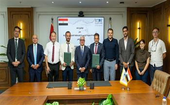 رئيس اقتصادية قناة السويس يشهد توقيع عقد مشروع "بيبي إيجي لتصنيع القفازات الصناعية" بمنطقة السخنة الصناعية 