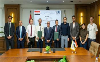 رئيس اقتصادية قناة السويس يشهد توقيع عقد مشروع "بيبي إيجي لتصنيع القفازات الصناعية" بمنطقة السخنة الصناعية 