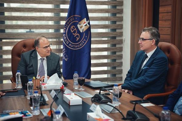 رئيس هيئة الدواء يبحث مع ممثلي شركة كاثترونيكس تعزيز التعاون في مجال المستلزمات الطبية والتكنولوجيا