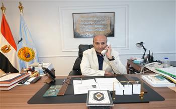 محافظ أسيوط يجري اتصالًا هاتفيًا لتهنئة الطالبة "هناء" لحصولها على المركز الأول على مستوى الجمهورية