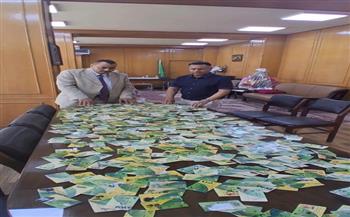 تموين الإسماعيلية يضبط شخصًا بحوزته 600 بطاقة تموينية وماكينة صرف خبز للتربح غير المشروع