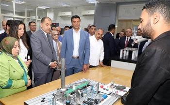 وزير الصناعة و محافظ الشرقية يلتقيان مستثمري العاشر من رمضان ويتفقدان كبرى الصروح الصناعية بالمدينة
