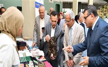 محافظ قنا يتفقد معرض الحرف التراثية بديوان عام المحافظة ويؤكد دعم الصناعات الحرفية وتطويرها