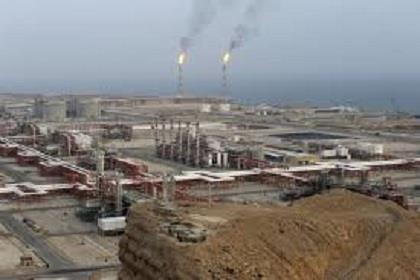 الحكومة الإيرانية: استهداف مصافي النفط ومنشآت الغاز هدفه تعطيل حياة الإيرانيين