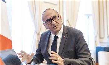 وزير الداخلية الفرنسي: لا حديث مطلقاً عن مغادرة إسبانيا لمنطقة شنجن