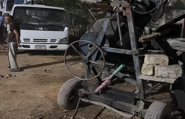 محافظ سوهاج يفرض هيبة القانون.. إزالة مخالفة بناء في المهد بأخميم ومصادرة المعدات