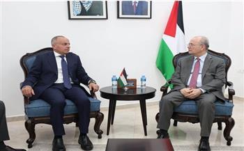 السفير المصري يلتقي رئيس الوزراء ووزيرة الخارجية الفلسطينية لبحث تطورات الأوضاع في الأراضي الفلسطينية