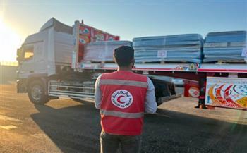 الهلال الأحمر يواصل دعم الأشقاء الفلسطينيين بـ4346 طن مساعدات إنسانية شاملة 