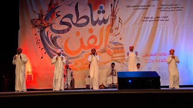 «شاطئ الفن» بالإسكندرية يواصل لياليه بعروض فرقتي الإسماعيلية والغردقة للفنون الشعبية