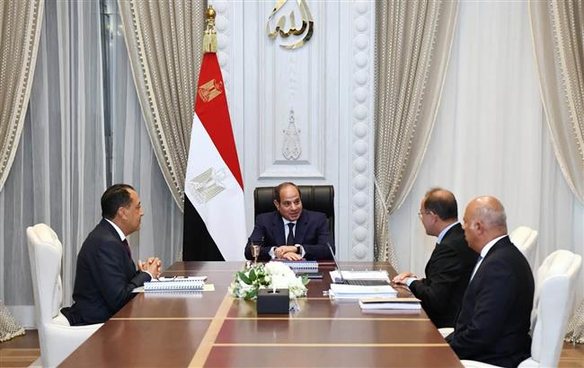 الرئيس السيسي يوجه بتشكيل لجنة لمتابعة المشروعات العقارية وضمان تسليم الوحدات في مواعيدها