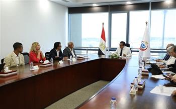 وزير الصحة يبحث مع "هيلث كير" التوسع في جراحات استبدال المفاصل بتقنية الروبوت
