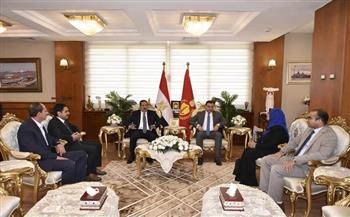 محافظ بورسعيد يبحث مع وفد وزارة الإسكان وهيئة المجتمعات العمرانية سبل التعاون في مجال الإسكان