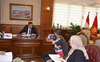 خلال جولته بمنطقة السيد متولي.. محافظ بورسعيد يستمع لشكوى مواطن من ذوي الهمم ويدعوه لمقابلته بمكتبه