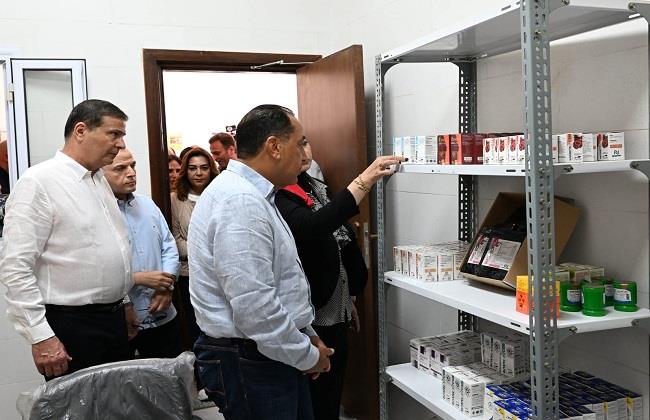 رئيس الوزراء يتفقد المجمع الزراعي البيطري بقرية سندبسط بمركز زفتى