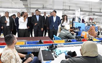 وزيرا الشباب والرياضة والصناعة يتفقدان مصنع مينترا لإنتاج الأحذية والحقائب الرياضية  