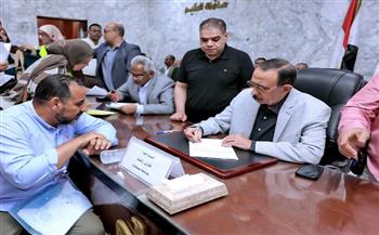 محافظ سوهاج يؤكد أولوية سرعة الاستجابة لشكاوى المواطنين وتكليفات فورية بحسم الطلبات  