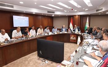 محافظ الجيزة يتابع موقف طلبات تقنين أوضاع التعديات على أراضي أملاك الدولة بمنشأتي القناطر والصف