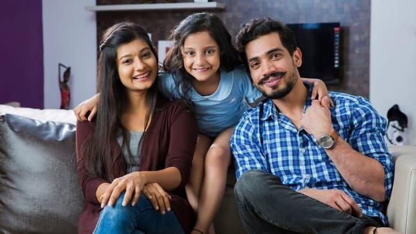 أمام أطفالك.. تصرفات بسيطة بين الزوجين تؤثر في شخصيتهم واستقرارهم