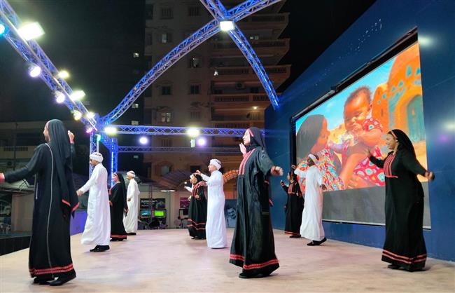 عروض فنية من التراث السيناوي ومدن القناة ضمن "شاطئ الفن" بمطروح 