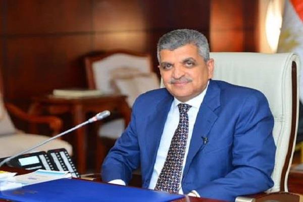  الرئيس السيسي يمد خدمة أسامة ربيع رئيسًا لهيئة قناة السويس لمدة عام