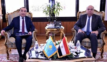 وزير الطيران المدني يبحث تعزيز الربط الجوي مع كازاخستان وتنشيط الحركة السياحية