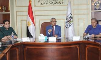 محافظ بني سويف يعقد اجتماعًا لمتابعة الإجراءات اللازمة لتحسين مستوى الخدمات المقدمة بقطاعي مياه الشرب والصرف 