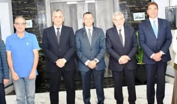 محافظ أسوان يبحث مع رئيس هيئة الأوقاف تعزيز التعاون وتعظيم الإستفادة من الأصول المشتركة 