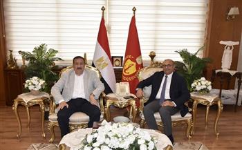 محافظ بورسعيد يستقبل رئيس الغرفة التجارية لبحث دعم الحركة التجارية وتعزيز فرص الاستثمار بالمحافظة