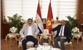 محافظ بورسعيد يستقبل رئيس الغرفة التجارية لبحث دعم الحركة التجارية وتعزيز فرص الاستثمار بالمحافظة