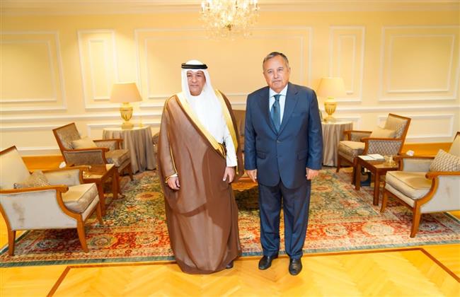 نبيل فهمي يبحث مع أمين التعاون الخليجي القضايا العربية والإقليمية ذات الإهتمام المشترك