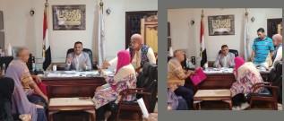 رئيس مدينة أرمنت يستمع لشكاوى الأهالي ويوجه بسرعة حل مطالبهم
