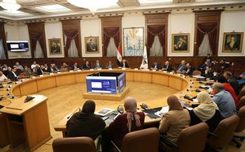 محافظ القاهرة يبحث إصدار تراخيص المحال إلكترونيًا عبر «مصر الرقمية» وتخفيض الرسوم 50%