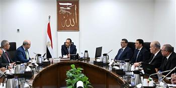   «د. مدبولى» يستعرض موقف «مبنى الركاب 4» بمطار القاهرة