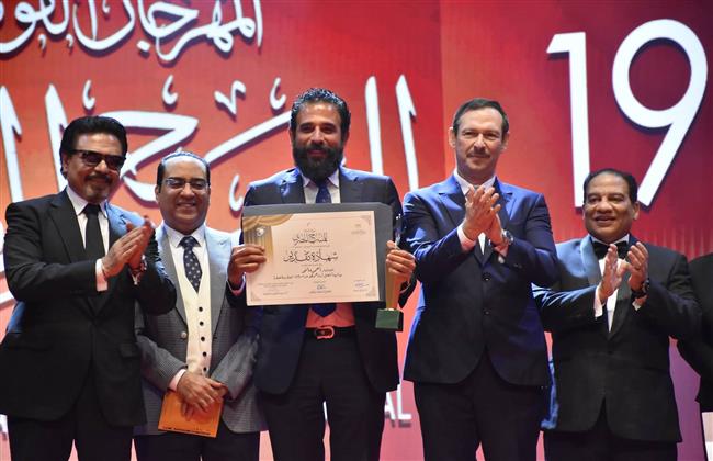 المهرجان القومي للمسرح المصري 19| أحمد مانو يفوز بجائزة أفضل أداء حركي عن «متولي وشفيقة»
