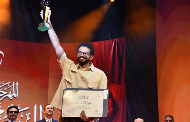 المهرجان القومي للمسرح المصري 19| أفضل مؤلف صاعد عمر رضا عن «سابع سما»