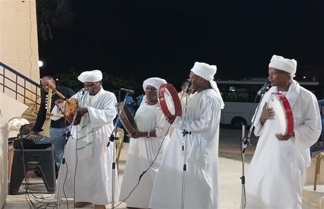 "شاطئ الفن" يواصل لياليه بدمياط بعروض أطفال دمياط وتوشكى التلقائية