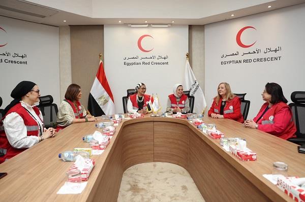 بالتعاون بين قومي المرأة والهلال الأحمر..تنظيم «يوم التطوع» لتعبئة المساعدات الإنسانية للأشقاء الفلسطينيين