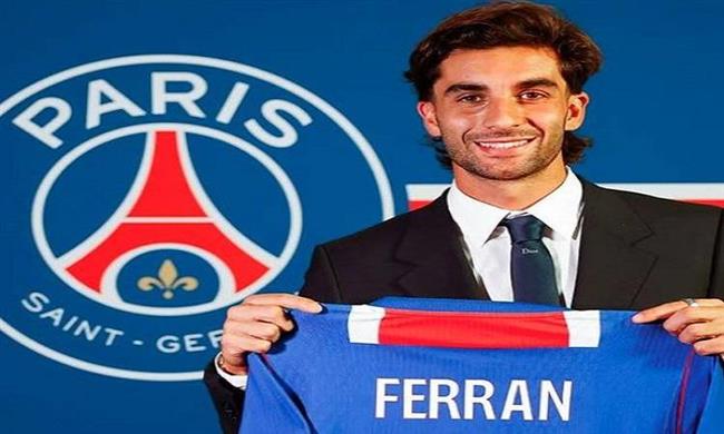 رسميًا.. باريس سان جيرمان يضم فيران توريس من برشلونة