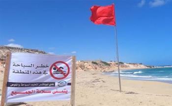 رئيس اتحاد الغوص والإنقاذ يحذر من السباحة مع الراية الحمراء: «الالتزام بتعليمات المنقذين يحمي الأرواح»