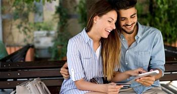 من الاهتمام إلى الحب.. علامات تكشف تطور مشاعر شريكك تجاهك