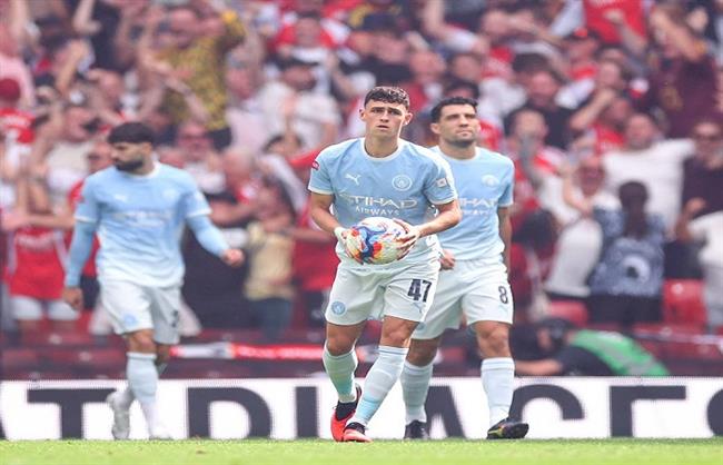 كأس الدرع الخيرية.. انطلاق مواجهة مانشستر سيتي وأرسنال تحت أنظار مرموش