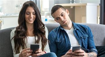 هل الغيرة تقوي الحب أم تهدده؟.. تأثيرات قد لا تنتبهين إليها