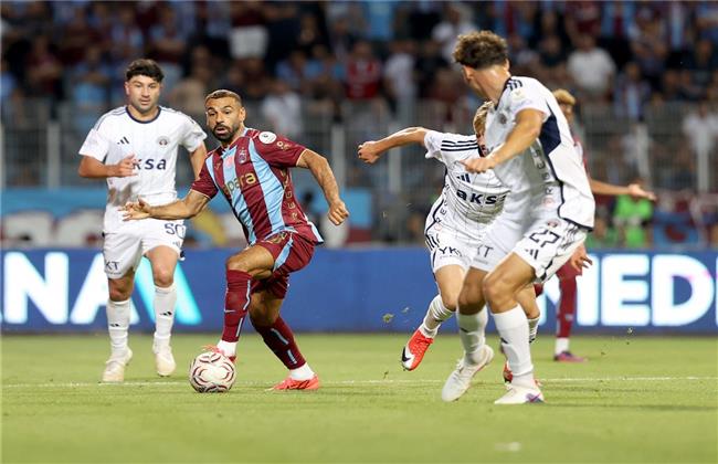 معلق «bin sports» ينتقد انتقال محمد صلاح لطرابزون سبور التركي  