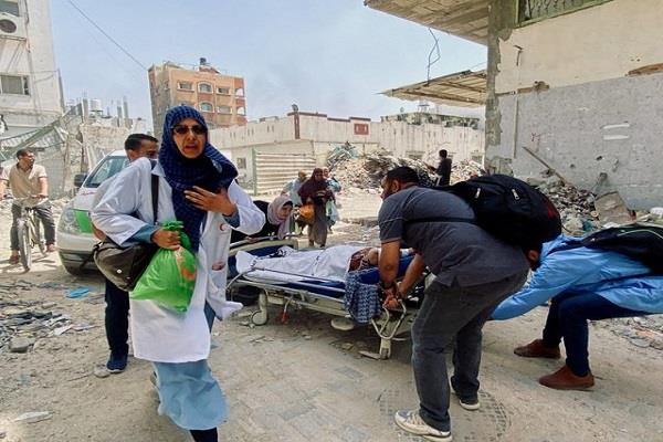 إصابة عدد من الفلسطينيين في قصف إسرائيلي على شقة سكنية بوسط قطاع غزة
