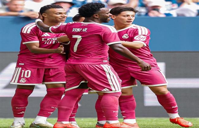 ريال مدريد الإسباني يفوز على شالكه بثلاثية وديًا استعدادًا للموسم الجديد