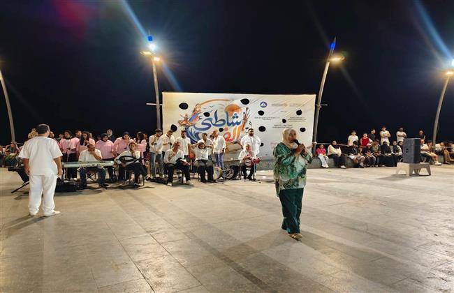 فلكلور  وأغاني الطرب في  "شاطئ الفن" بدمياط 